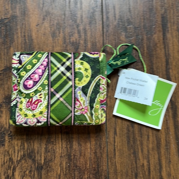 Vera Bradley Chelsea Green New Pocket Wallet - Picture 6 of 6
